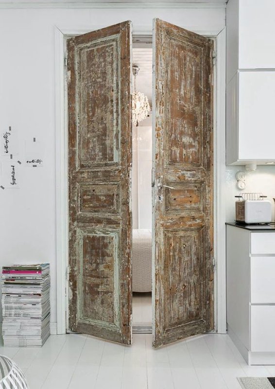 Vidinių durų katalogas, kuriame galėsite rasti išskirstytas duris: medinės, ekofaneruotės ir tt.